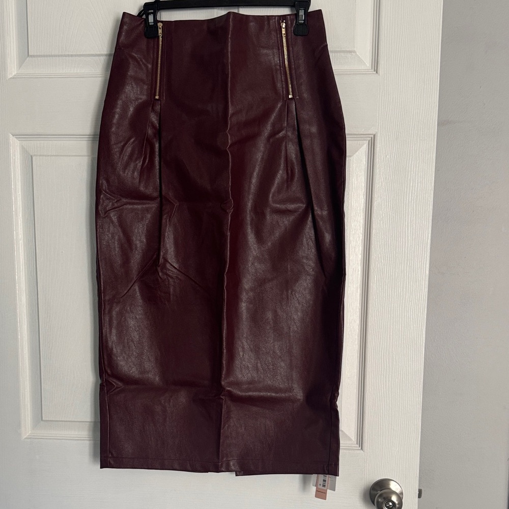 High-Waist Faux Leather Pencil Skirt in Burgundy